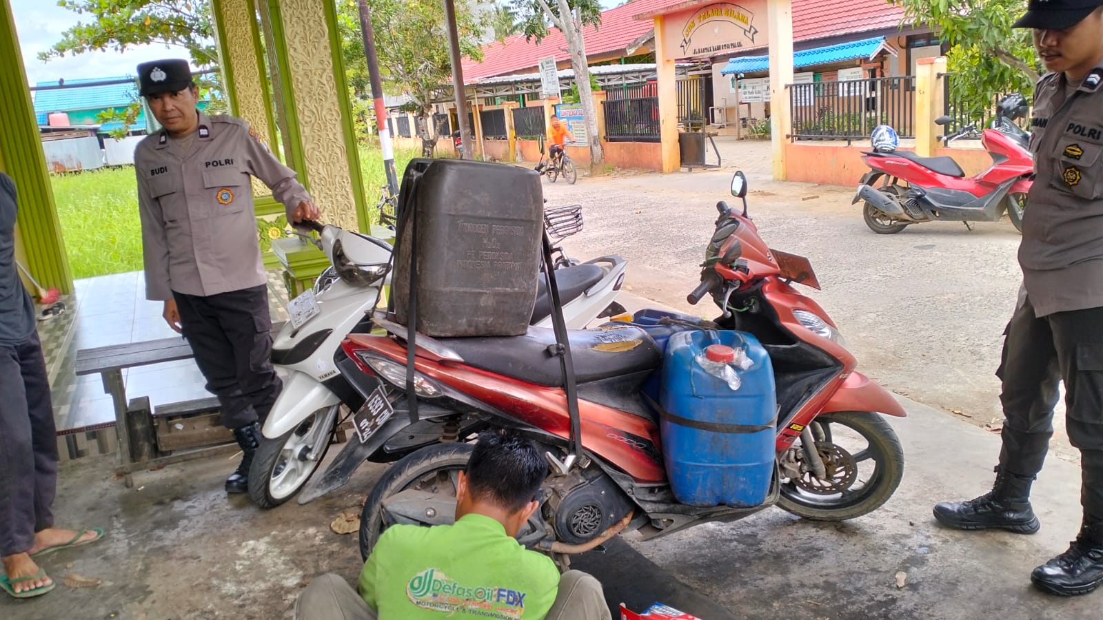 PERSONEL POLSEK AMUNTAI SELATAN MELAKSANAKAN PATROLI DIALOGIS GUNA MENJAGA KAMTIBMAS