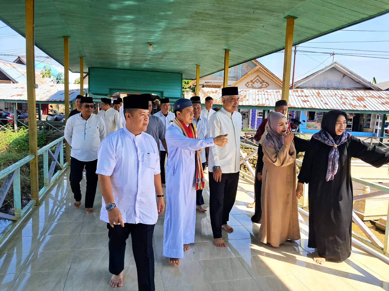 Polsek Amuntai Utara bersama jajaran Pemkab HSU Melakukan Ziarah Kemakam Para Pendiri Kabupaten Hulu Sungai Utara Dalam Rangka Hari Jadi HSU ke-73