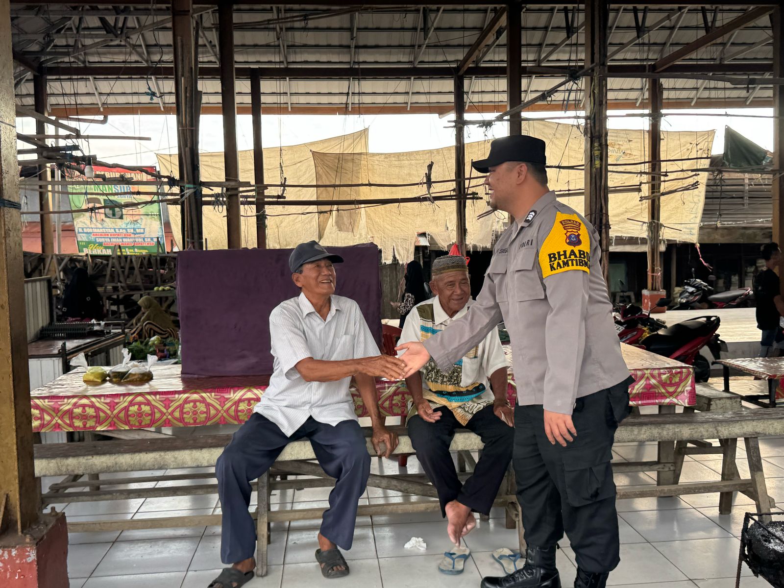 Polsek Babirik Laksanakan Patroli Dialogis dan Sambang untuk Meningkatkan Keamanan di Daerah Hukum Polsek Babirik