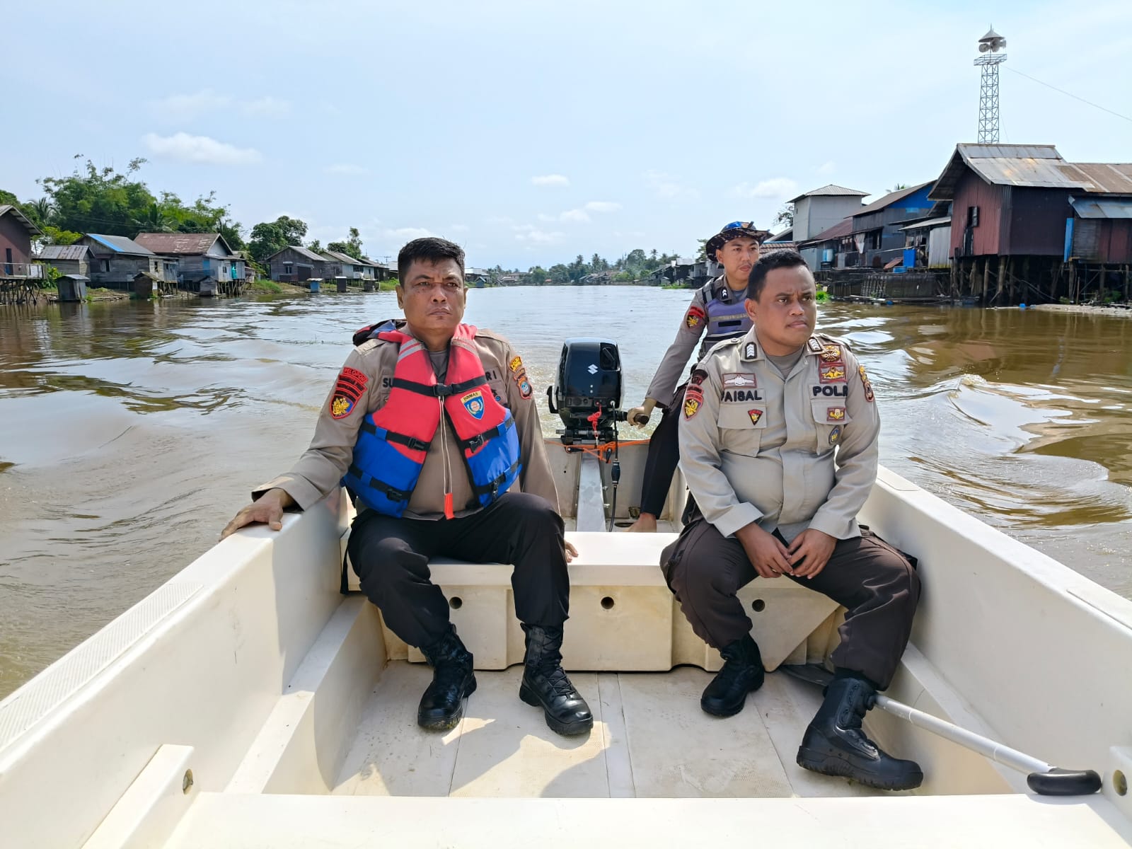 Satpolairud Polres HSU Bersama Tim Gabungan Laksanakan Penyisiran di Sungai Nagara: Upaya Penyelamatan Korban Tenggelam