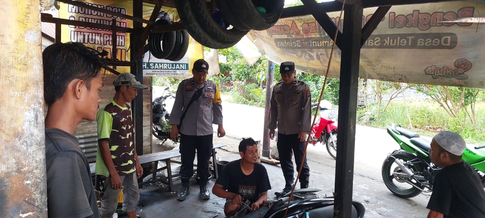 Polsek Amuntai Selatan Gelar Patroli Dialogis Di Desa Teluk Sari, Wujudkan Polri Hadir Untuk Masyarakat