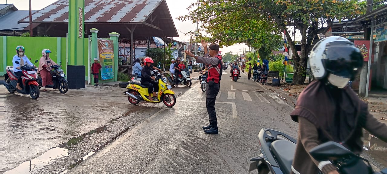 Polsek Banjang Laksanakan Patroli dan Himbauan Kamtibmas untuk Ciptakan Situasi Aman dan Kondusif di Daerah Hukum Polres HSU