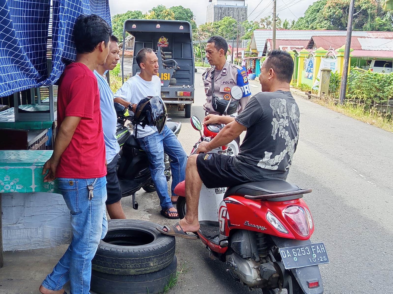 Polsek Sungai Pandan Gelar Patroli Dialogis untuk Meningkatkan Keamanan dan Kepercayaan Masyarakat