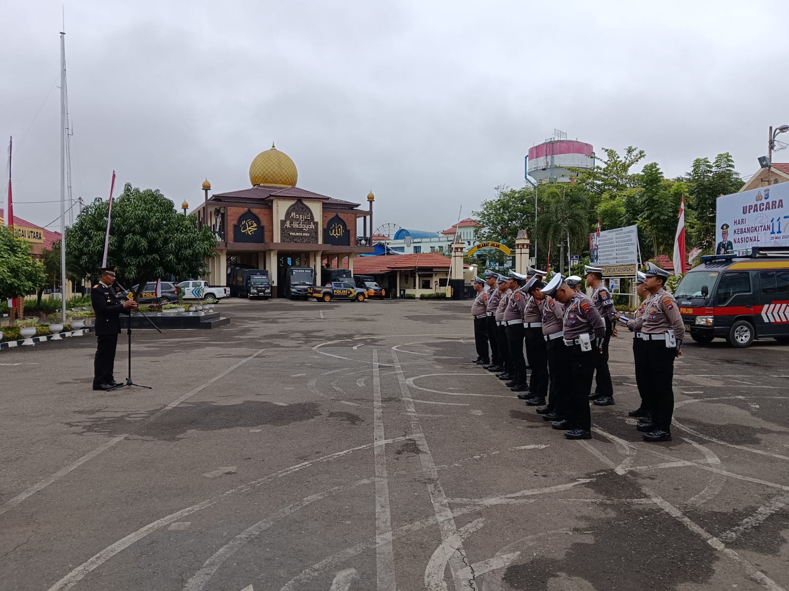 Satlantas Polres HSU Gelar Apel Pagi dan Pengamanan Jalur, Wujudkan Kamseltibcar Lantas Kondusif di Amuntai