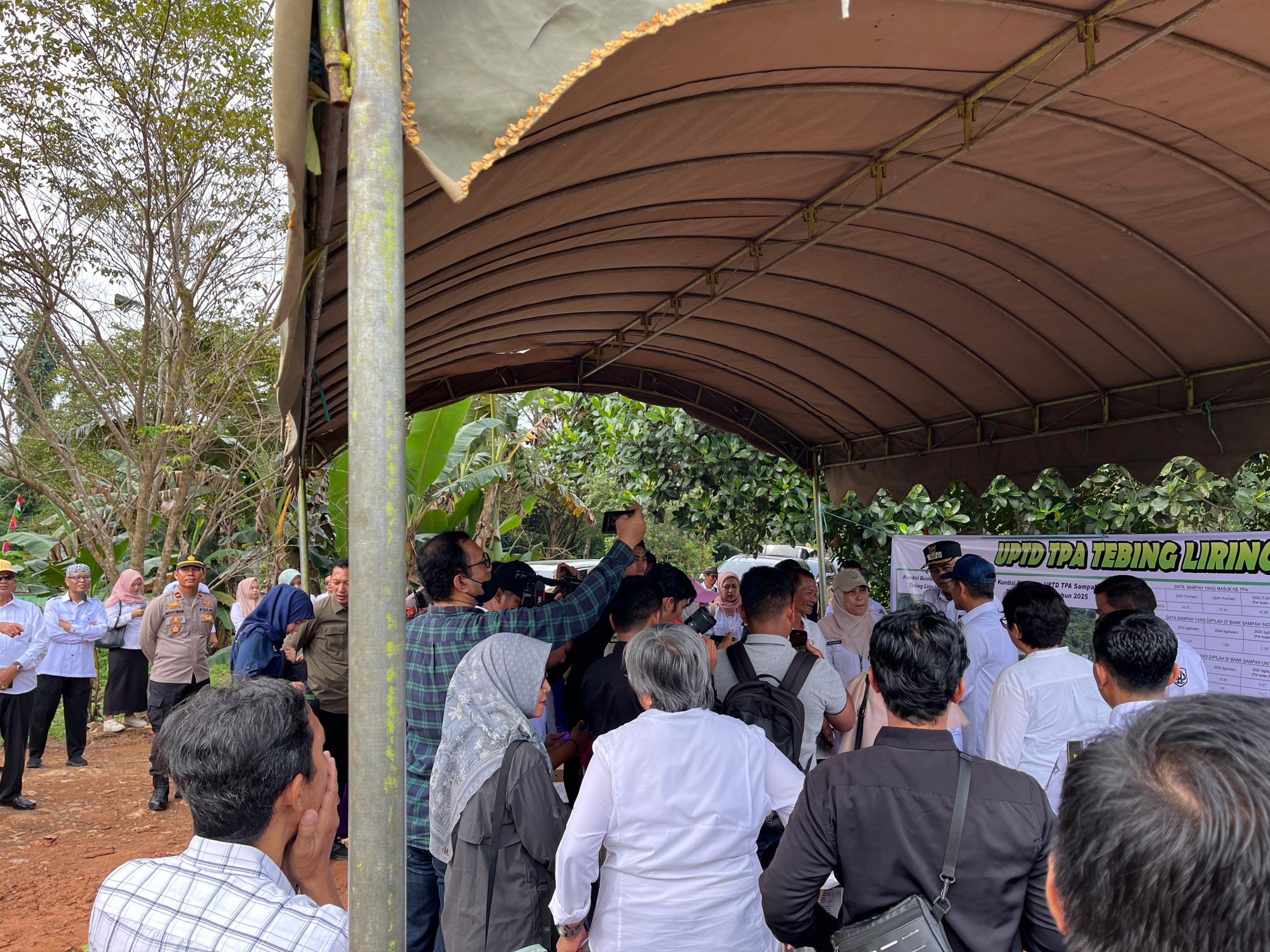 Menteri Lingkungan Hidup Tinjau Pengelolaan Sampah di TPA Tebing Liring, HSU: Dorong Pembenahan dan Penguatan Bank Sampah