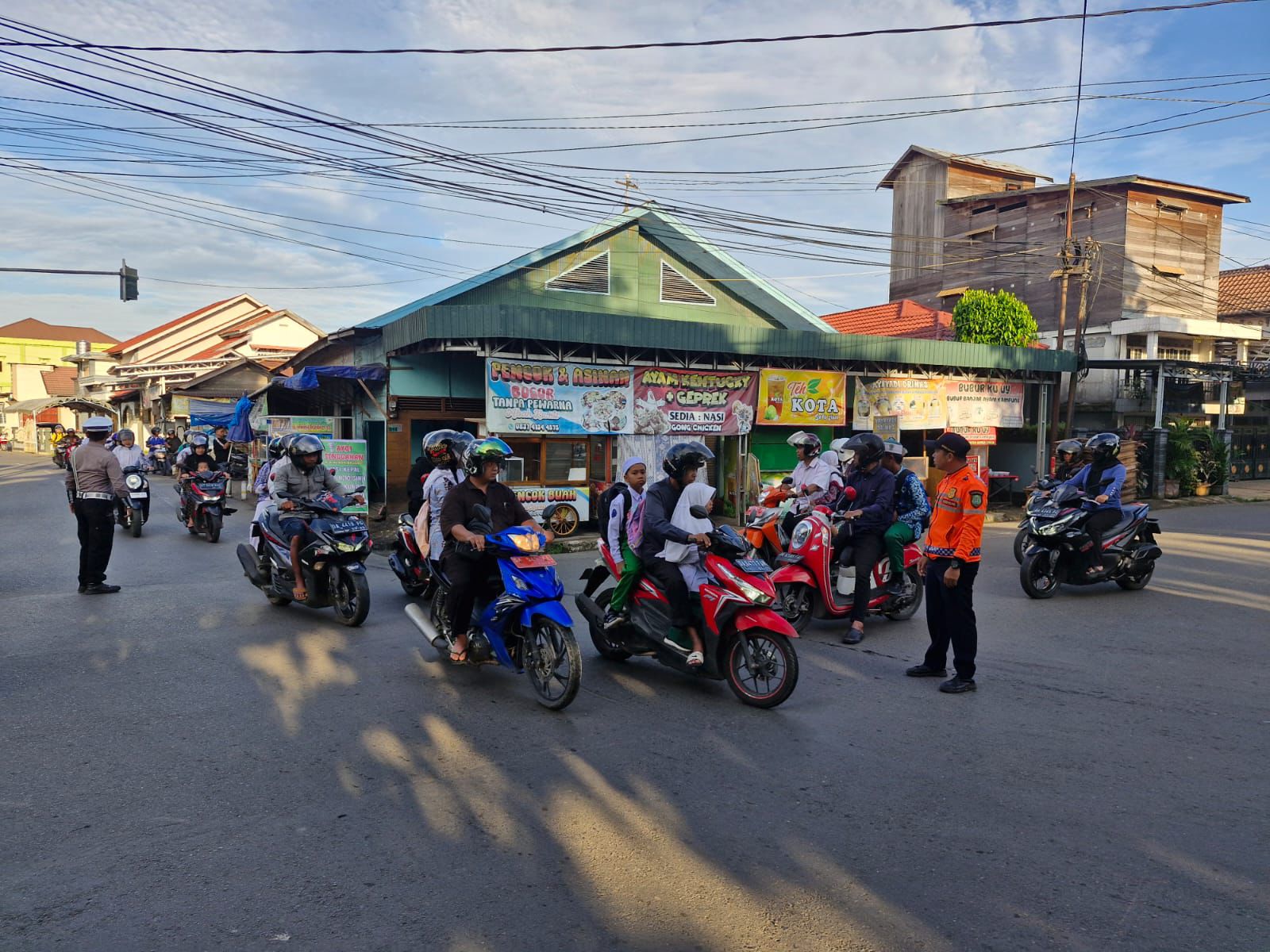 Satlantas Polres HSU Gelar Apel Pagi dan Pengaturan Lalu Lintas di Amuntai, Wujudkan Kamseltibcar Lantas
