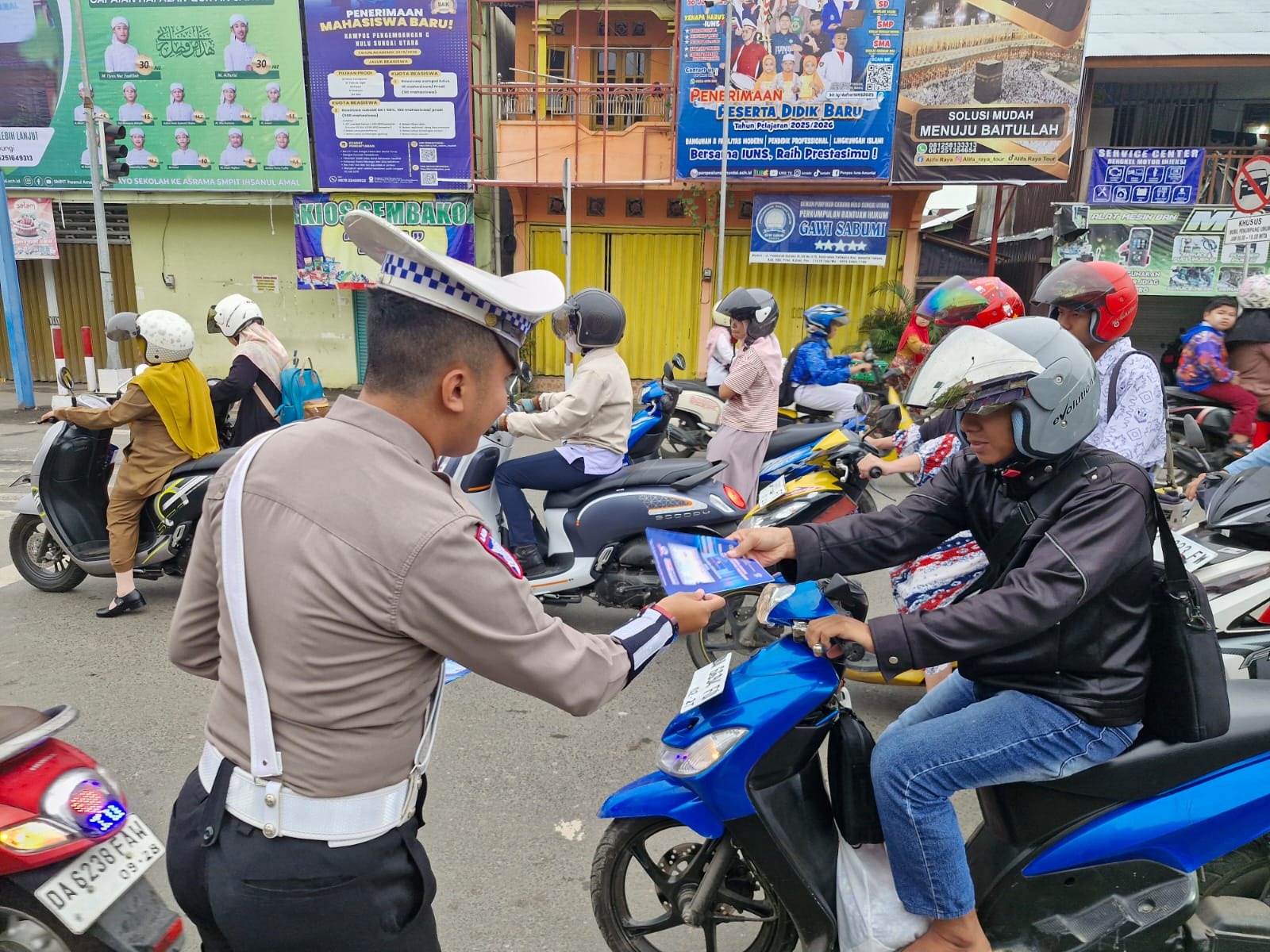 Satlantas Polres HSU Gelar Apel Pagi dan Pengamanan Lalu Lintas, Wujudkan Kamseltibcar Lantas Kondusif di Amuntai