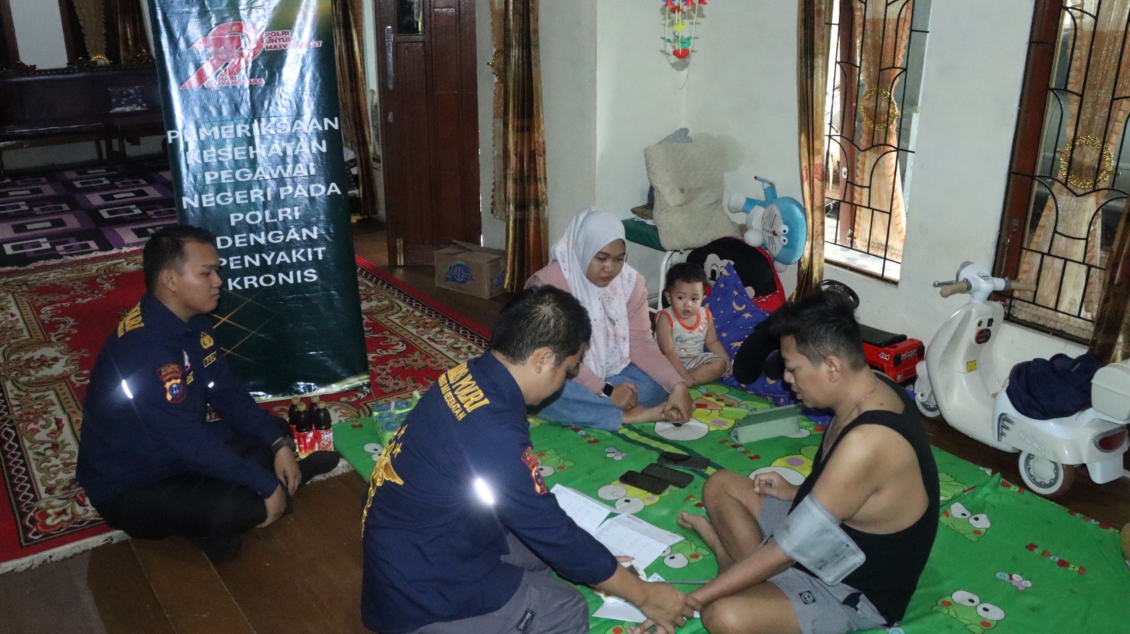 Peduli Anggota, Sidokkes Polres HSU Lakukan Home Visite Bagi Personel dengan Penyakit Kronis dalam Rangka HUT Bhayangkara ke-79