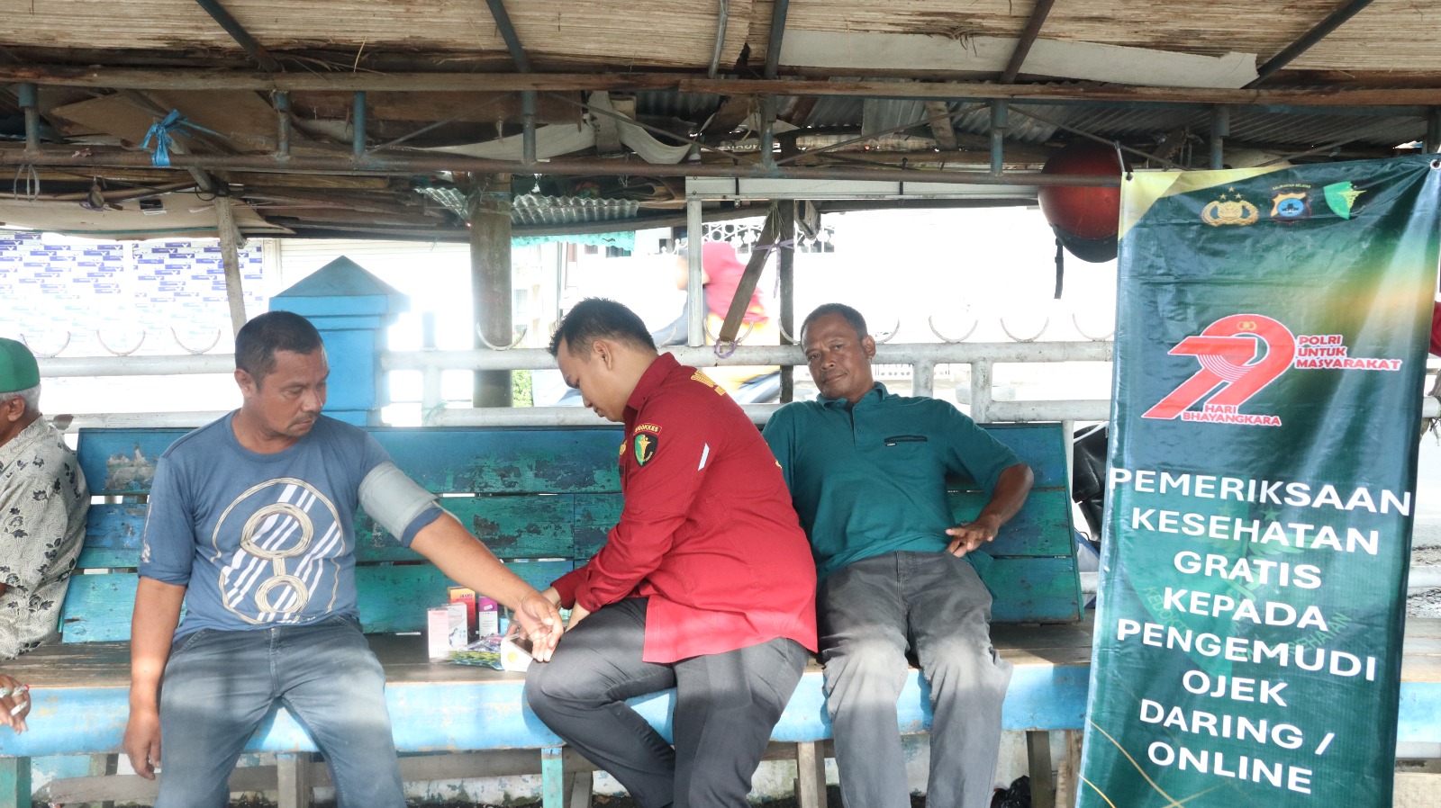 POLRES HSU GELAR BAKTI KESEHATAN GRATIS BAGI PENGEMUDI OJEK ONLINE DALAM RANGKA HUT BHAYANGKARA KE-79