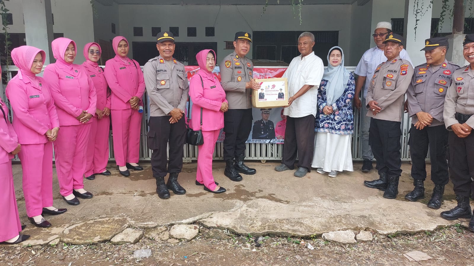 Peringati HUT Bhayangkara ke-79, Polres HSU Laksanakan Anjangsana ke Purnawirawan Pol
