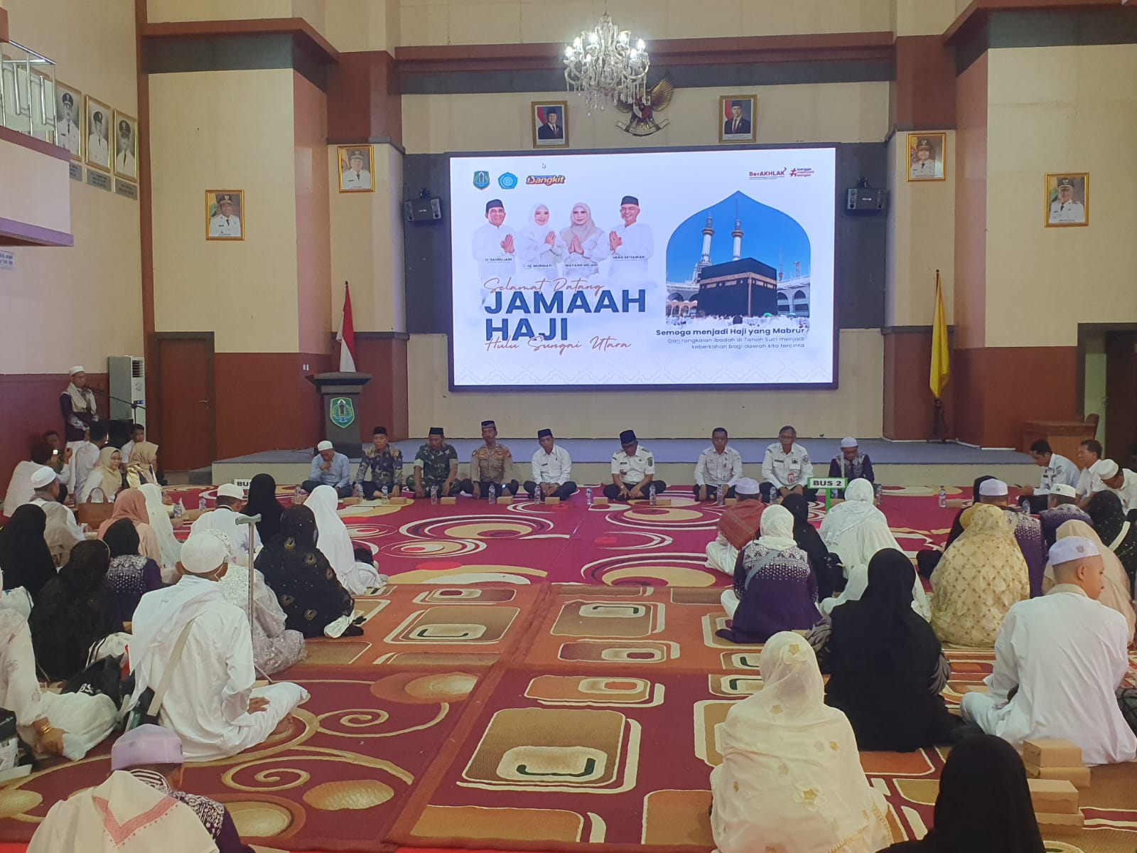 Penyambutan Hangat Jemaah Haji Kloter 13 Kabupaten HSU Tahun 2025 Berlangsung Khidmat dan Aman