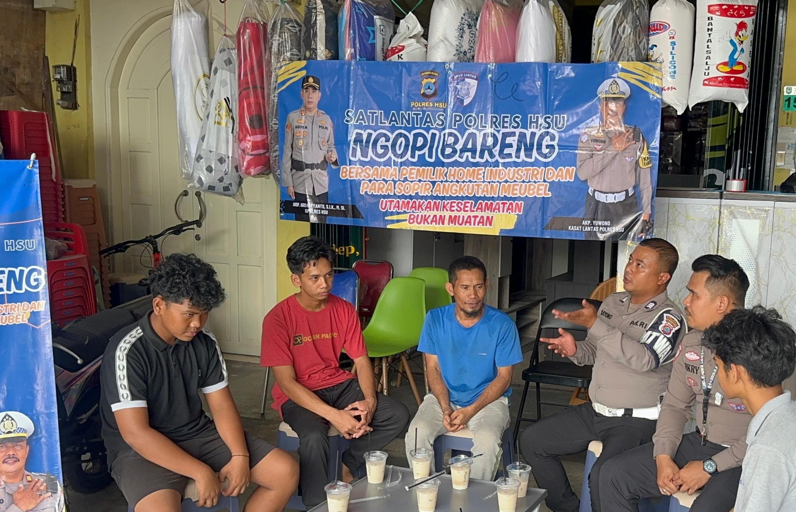 Sat Lantas Polres HSU Gelar “Ngopi Bareng” Bersama Pemilik Home Industri dan Sopir Meubel, Dorong Kesadaran Keselamatan Lalu Lintas