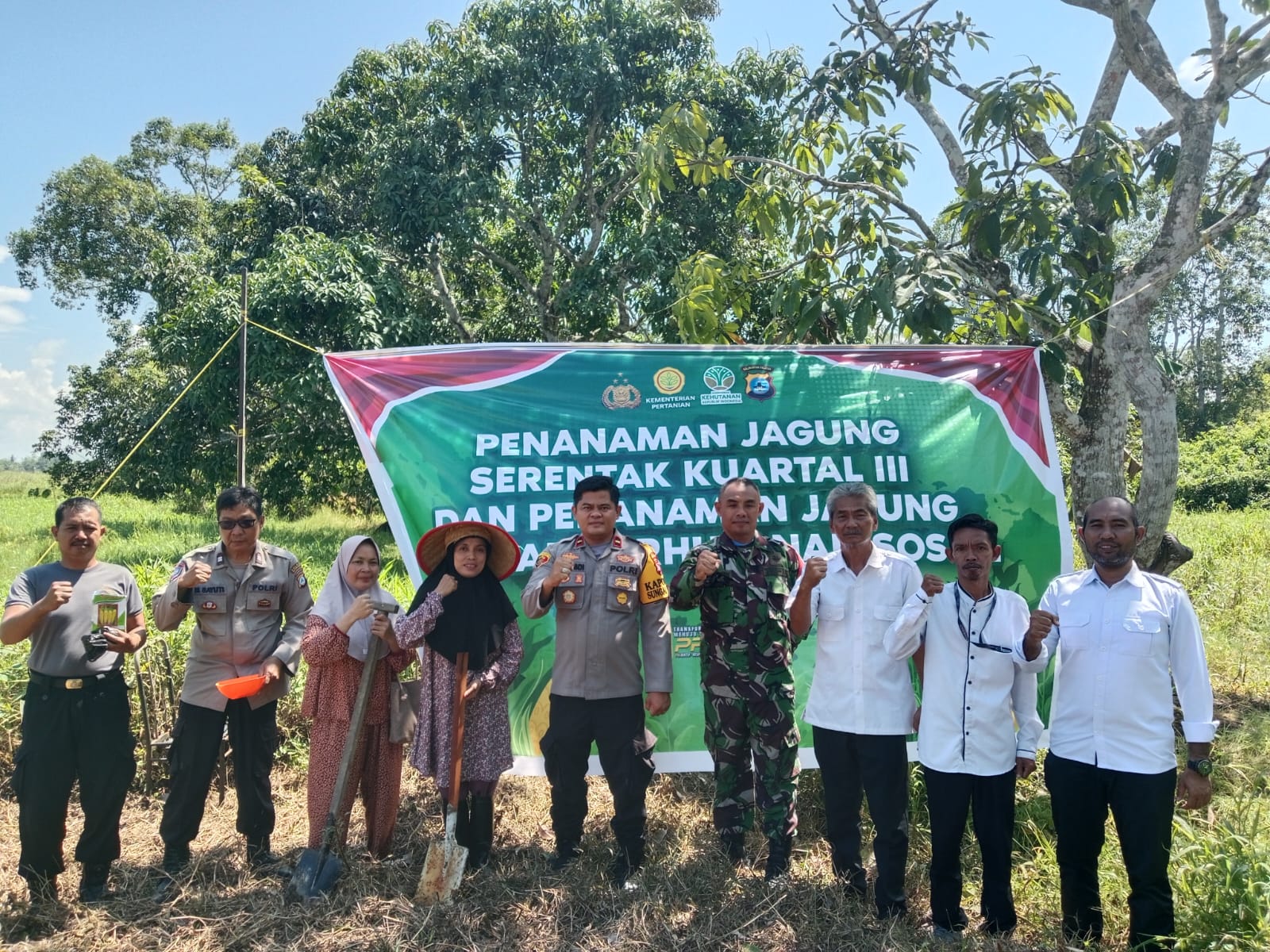 Kegiatan Polsek Sungai Pandan Penanaman Bibit Jagung Serentak Kuartal III
