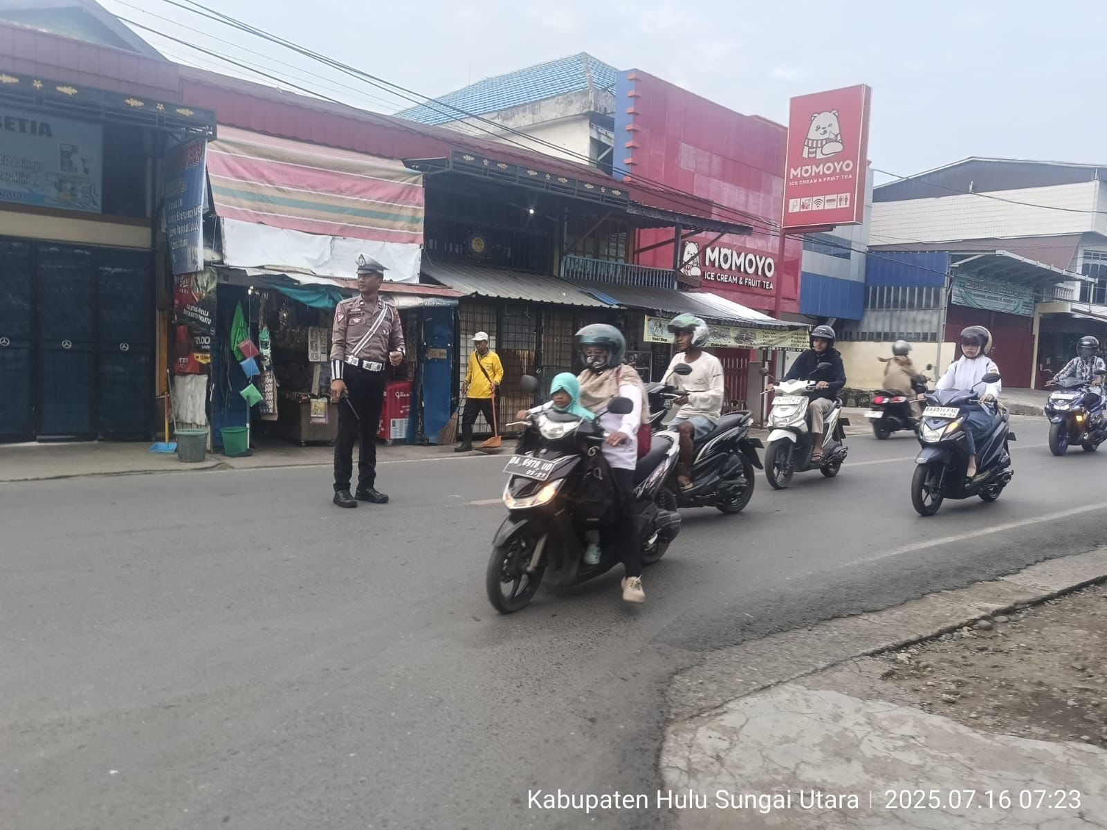 Satlantas Polres HSU Gelar Apel dan Pengamanan Pagi di Sejumlah Titik Strategis Demi Wujudkan Kamseltibcar Lantas