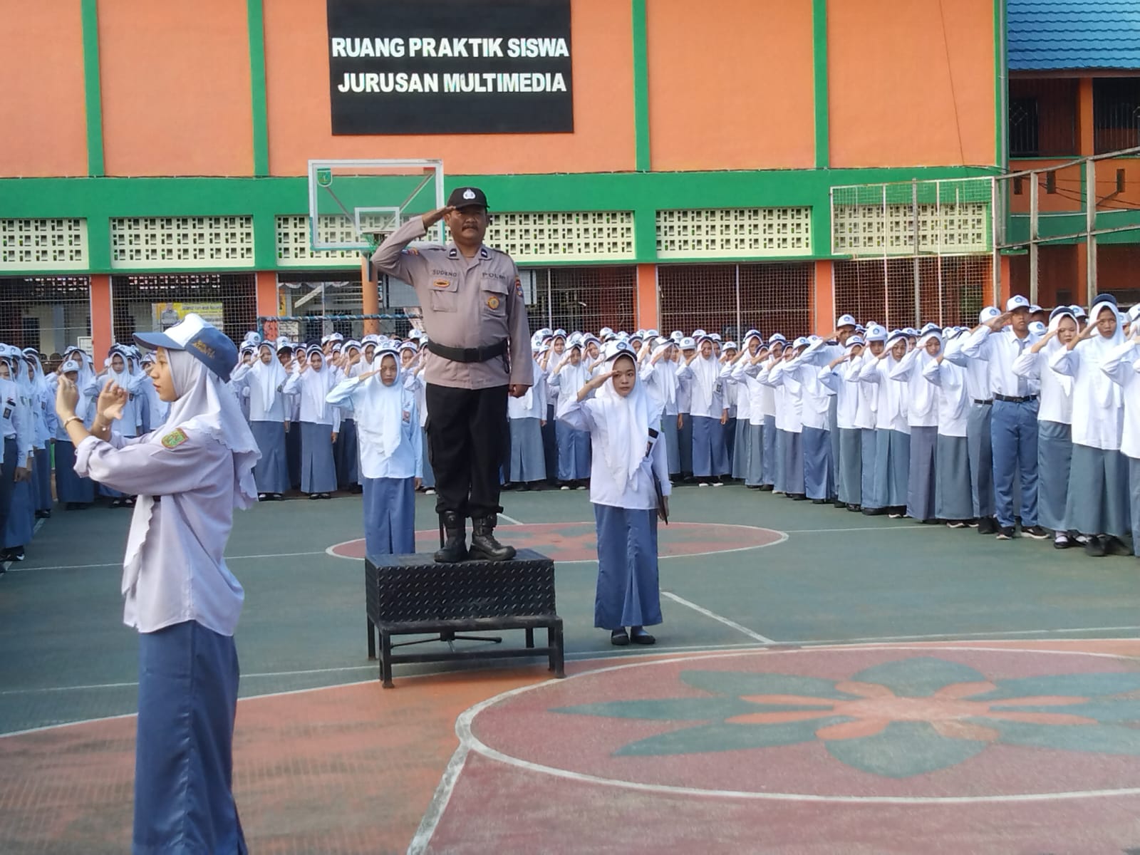 Sat Binmas Polres HSU Jadi Pembina Upacara di SMKN 1 Amuntai, Sosialisasikan Pencegahan Kenakalan Remaja dan Bahaya Narkoba