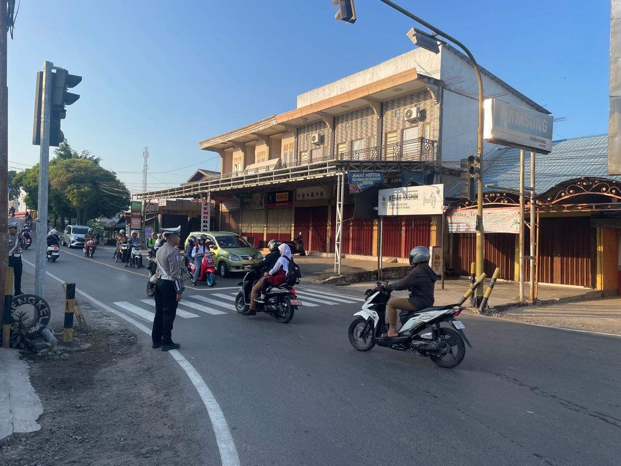 Apel Pagi dan Pengamanan Lalu Lintas, Satlantas Polres HSU Hadir di Tengah Masyarakat untuk Wujudkan Kamseltibcar yang Kondusif
