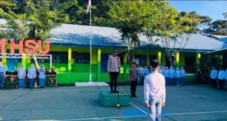 Kapolsek Amuntai Tengah Jadi Pembina Upacara di MAN 1 HSU, Sampaikan Pesan Disiplin, Anti Narkoba, dan Keselamatan Berlalu Lintas