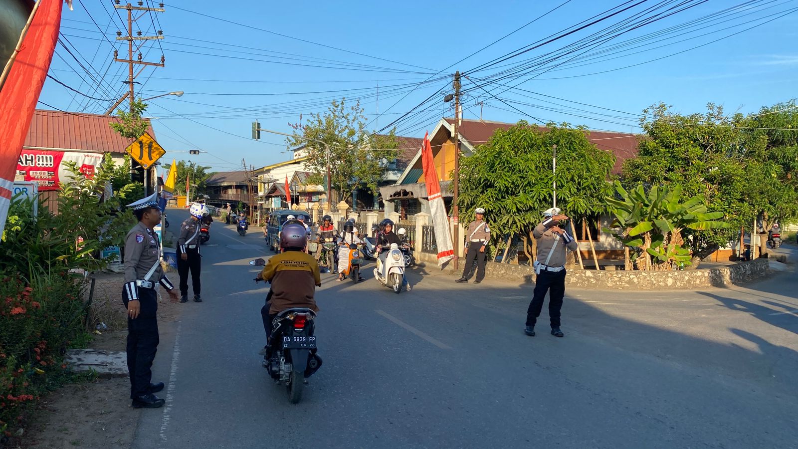 Satlantas Polres HSU Gelar Apel Pagi dan Pengamanan Jalur Lalu Lintas untuk Wujudkan Kamseltibcar di Amuntai