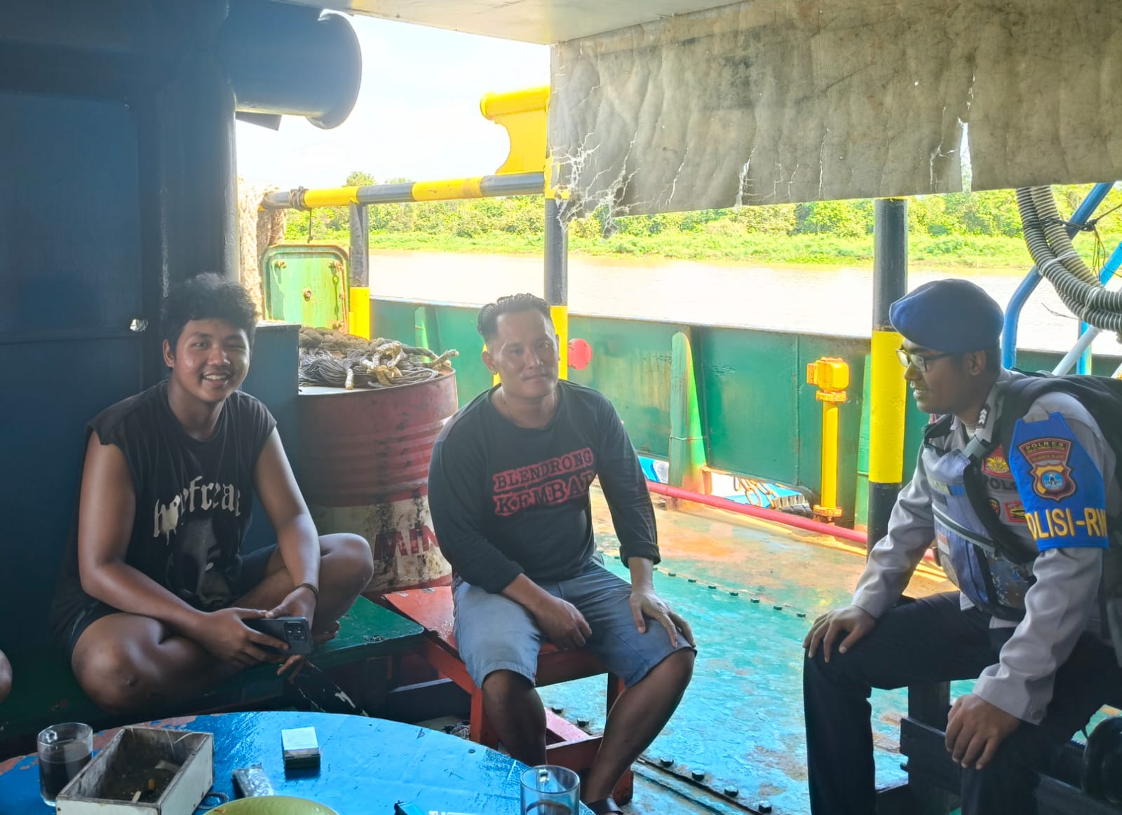 Sat Polairud Polres HSU Laksanakan Patroli Kapal dan Sosialisasi Bahaya Narkoba di Perairan Paminggir