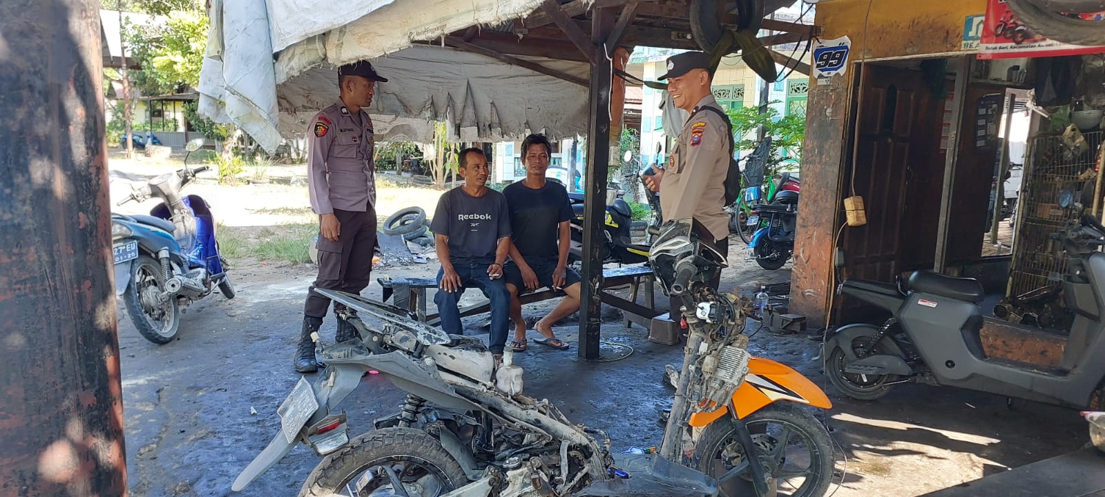 Patroli Dialogis dan Sambang Polsek Amuntai Selatan Jaga Kondusifitas di Desa Teluk Sari