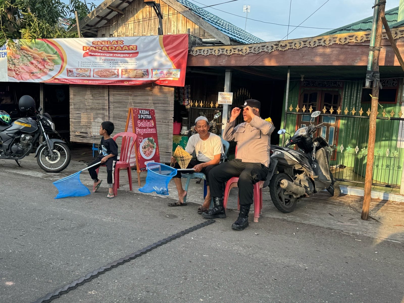 Polsek Babirik Laksanakan Patroli Dialogis dan Sambang di Desa Pajukungan Hilir, Wujudkan Kamtibmas Presisi dan Bangun Kepercayaan Masyarakat