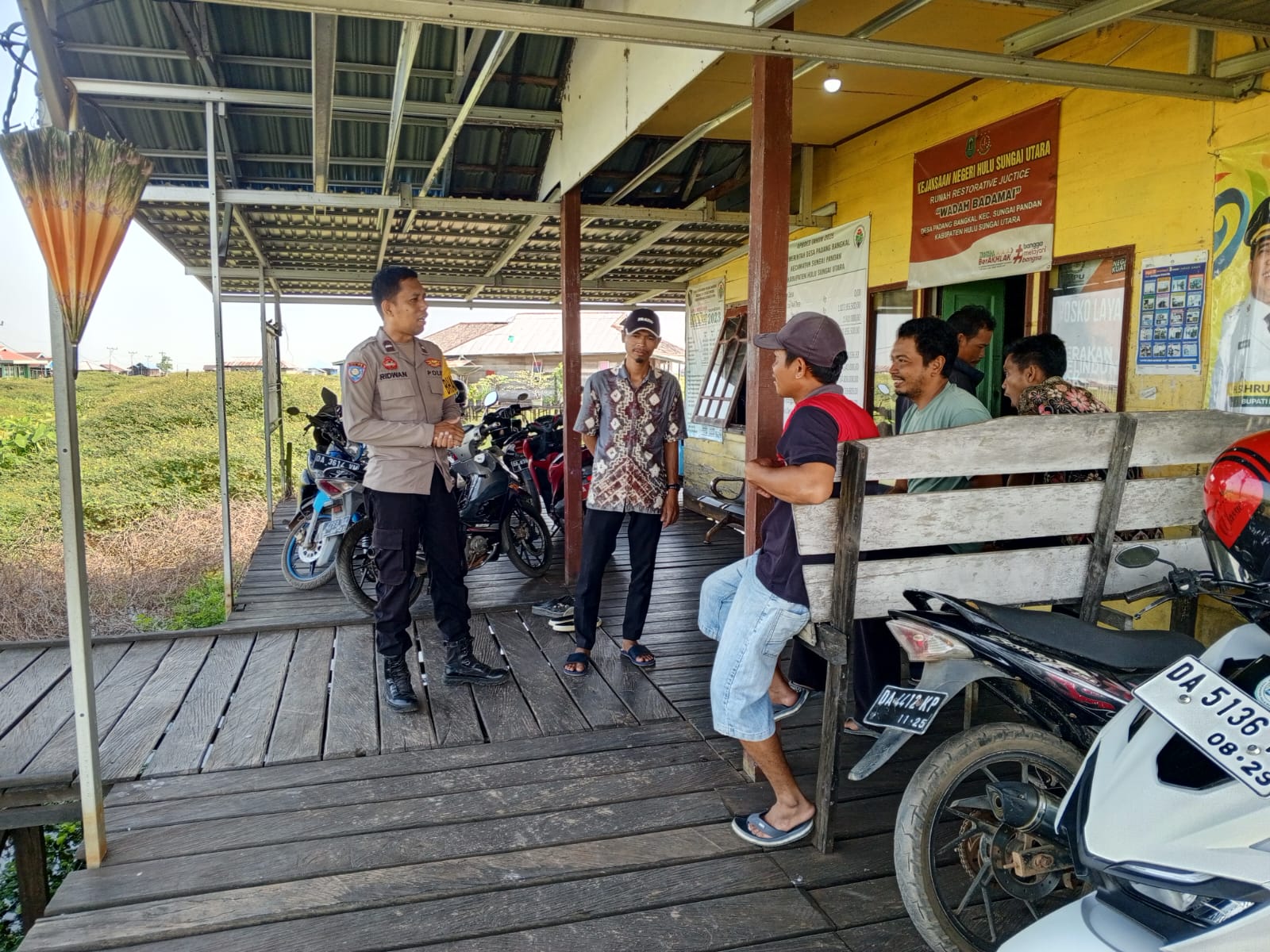 Polsek Sungai Pandan Laksanakan Patroli Dialogis dan Sambang, Wujudkan Keamanan Kondusif Serta Bangun Kepercayaan Masyarakat