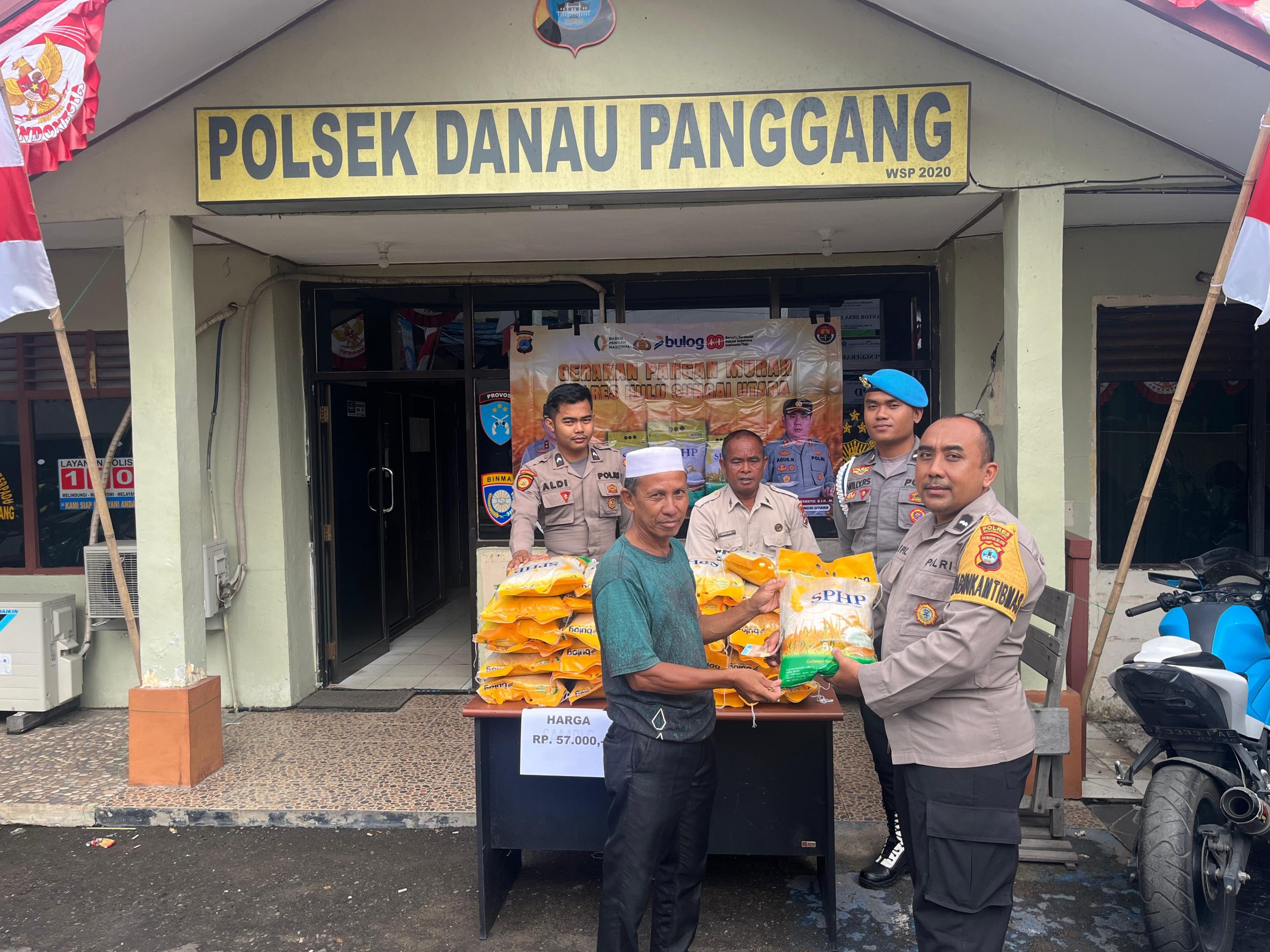 Gerakan Pangan Murah Polres HSU Memperingati Hari Kemerdekaan RI ke-80: Wujud Kepedulian dan Sinergi untuk Stabilitas Pangan di Kecamatan Danau Panggang