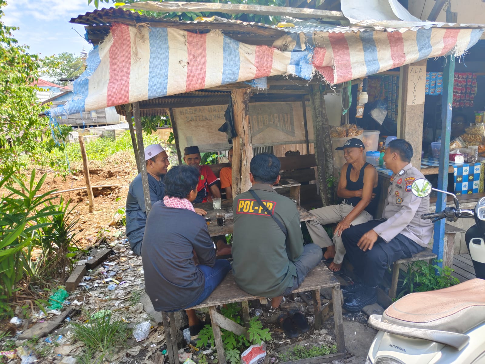 Polsek Babirik Gelar Patroli Dialogis dan Sambang, Wujudkan Keamanan Kondusif di Desa Babirik Hilir