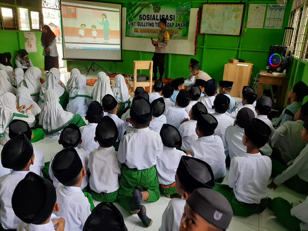 Polres HSU Gelar Sosialisasi Anti-Bullying di Madrasah Ibtidaiyah Raudhatul Jinan