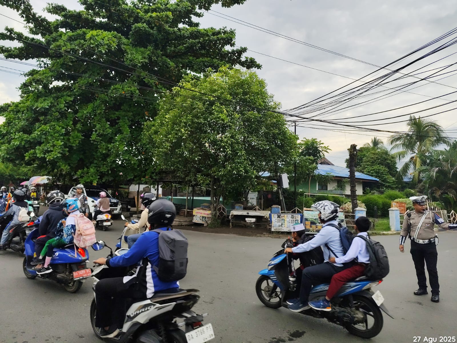 Satlantas Polres HSU Gelar Apel Pagi dan Pengamanan Jalur, Wujudkan Kamseltibcar Lantas Kondusif di Amuntai