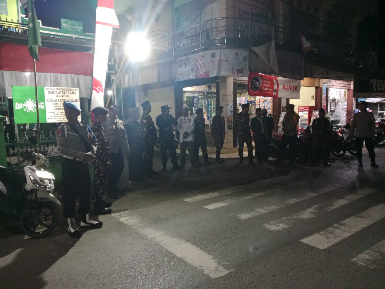 Patroli Gabungan Polsek Sungai Pandan dan TNI Koramil Wujudkan Kondusifitas Wilayah, Kapolres HSU: Sinergi Adalah Kunci Keamanan Masyarakat