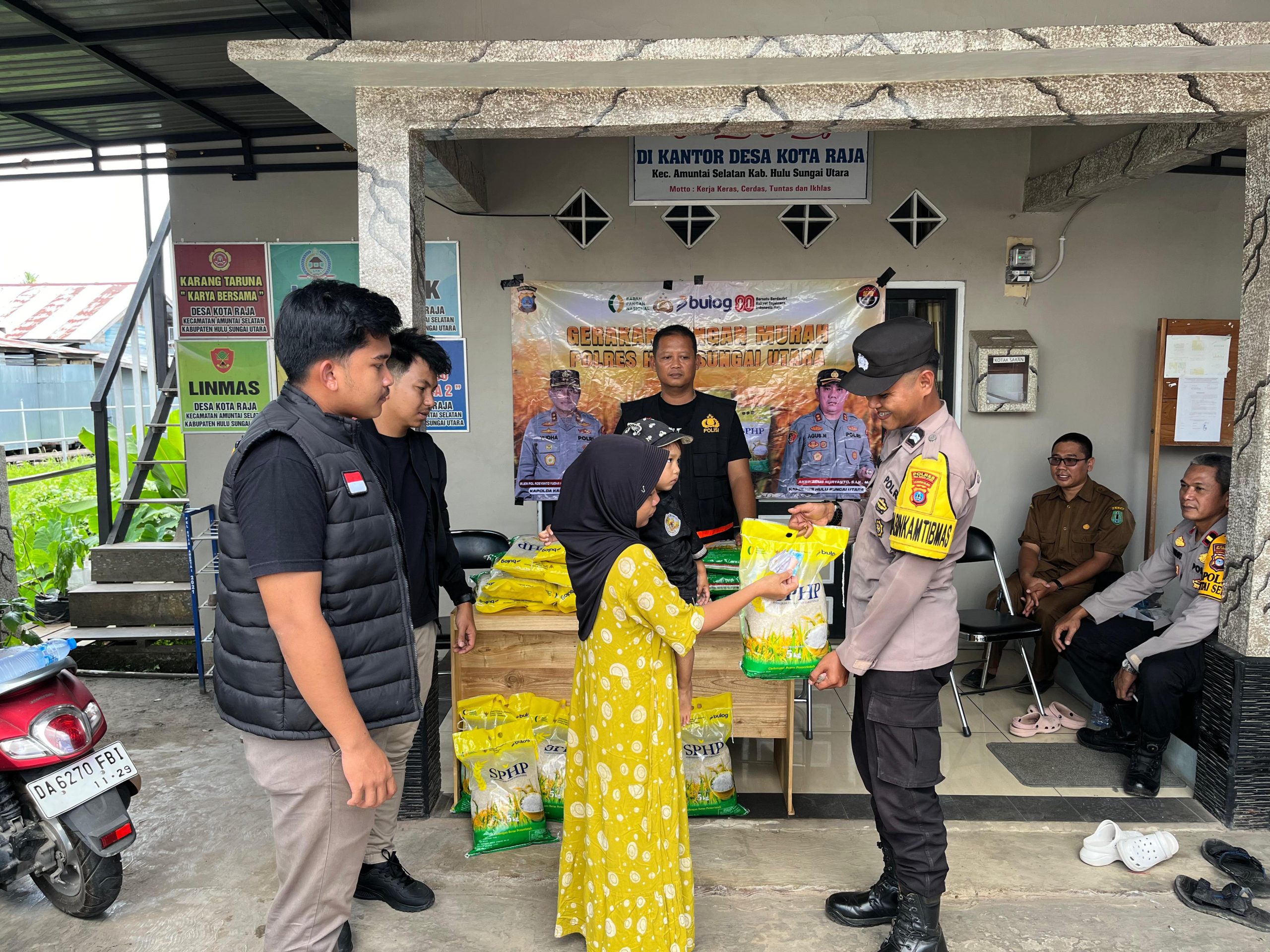 Polres HSU Kawal Gerakan Pangan Murah di Amuntai Selatan, Pastikan Stabilitas Harga Beras untuk Warga
