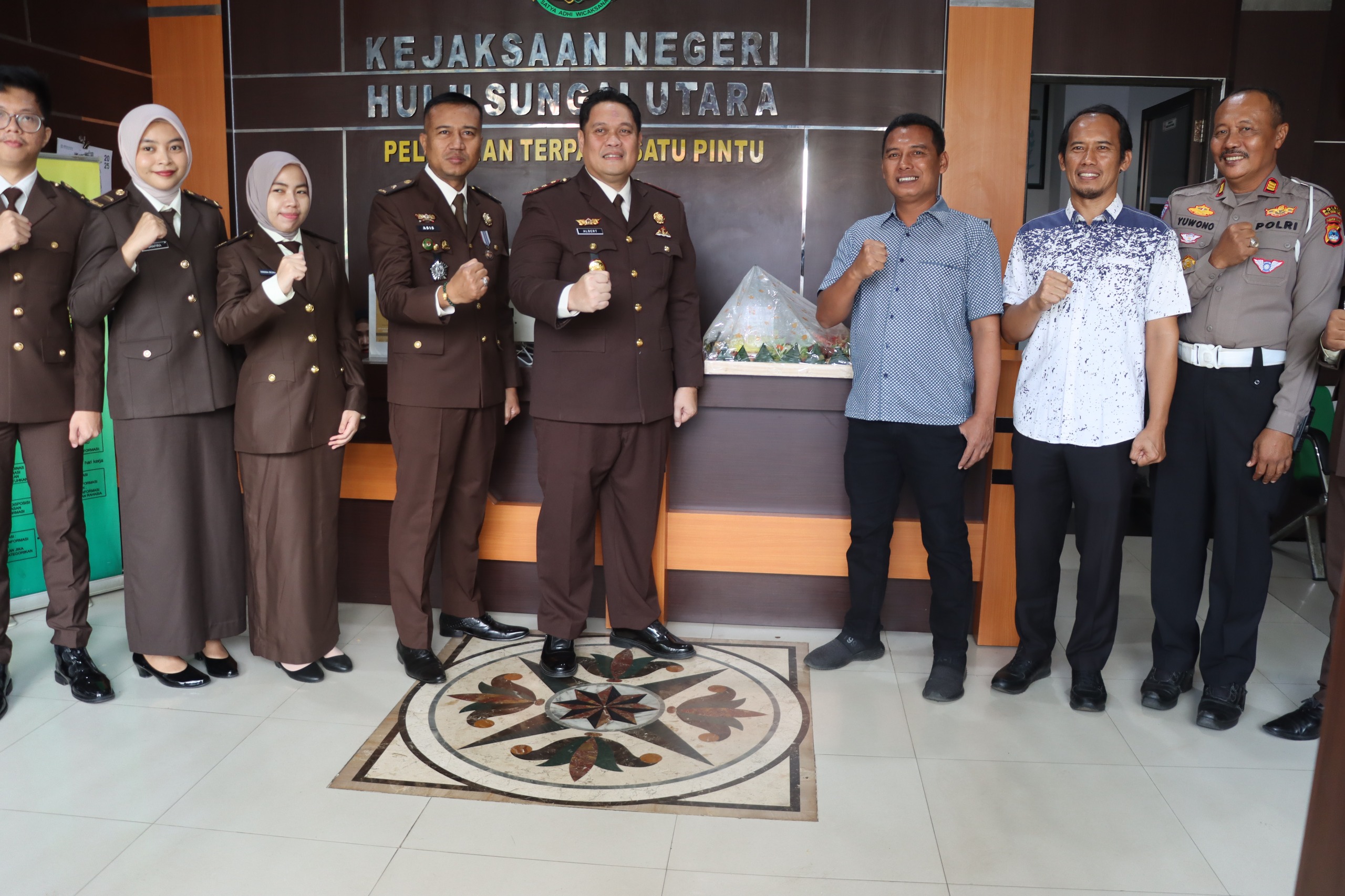 Polres HSU Berikan Kejutan di Hari Lahir Kejaksaan RI ke-80, Perkuat Sinergi Antar Aparat Penegak Hukum