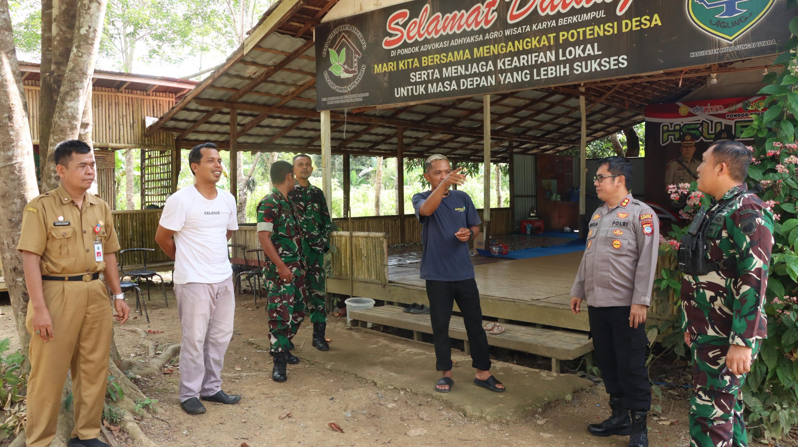 Perkuat Sinergi TNI-Polri, Kapolres HSU dan Dandim 1001 Balangan Gelar Coffee Break Expose Potensi Desa di Karias Dalam