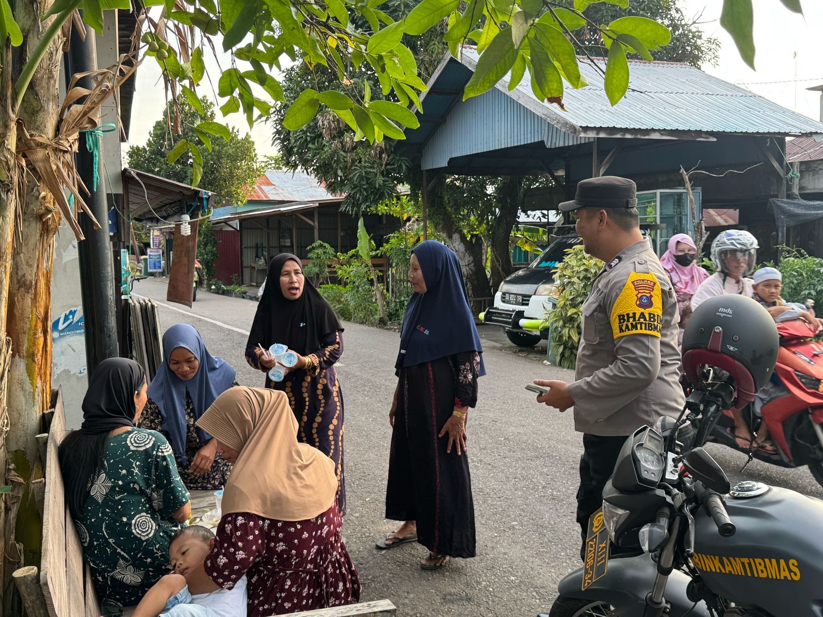 Polsek Babirik Gelar Patroli Dialogis dan Sambang, Wujudkan Keamanan Kondusif dan Tingkatkan Kepercayaan Masyarakat