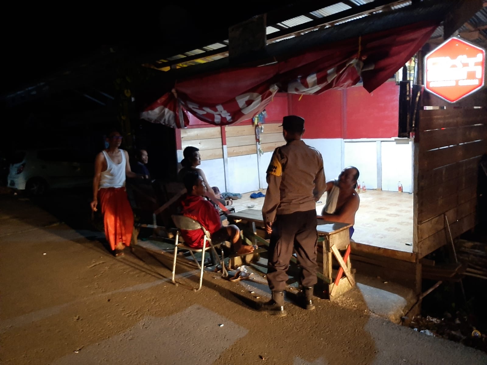 Patroli Dialogis dan Sambang Polsek Sungai Pandan Tingkatkan Keamanan di Desa Tambalang Kecil