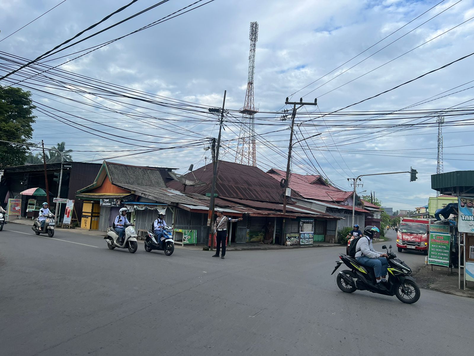 Satlantas Polres HSU Gelar Apel dan Pengaturan Lalu Lintas Pagi, Wujudkan Kamseltibcar dan Pelayanan Prima kepada Masyarakat