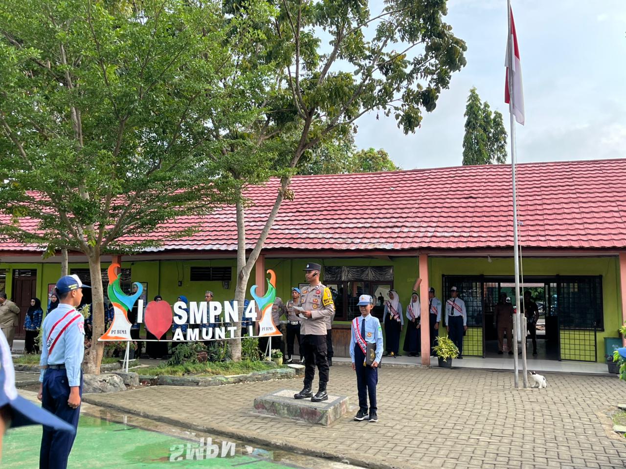 Polsek Amuntai Tengah Jadi Pembina Upacara di SMPN 4 Amuntai, Sosialisasikan Antibullying, Etika Bermedia Sosial, dan Tertib Lalu Lintas