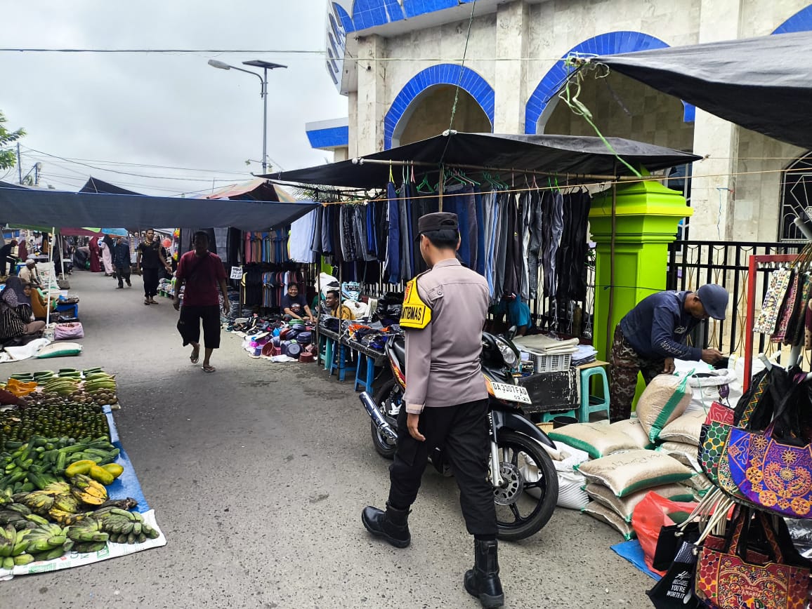 Polsek Amuntai Selatan Gelar Patroli Dialogis di Pasar Telaga Silaba, Wujudkan Keamanan dan Ketertiban Masyarakat