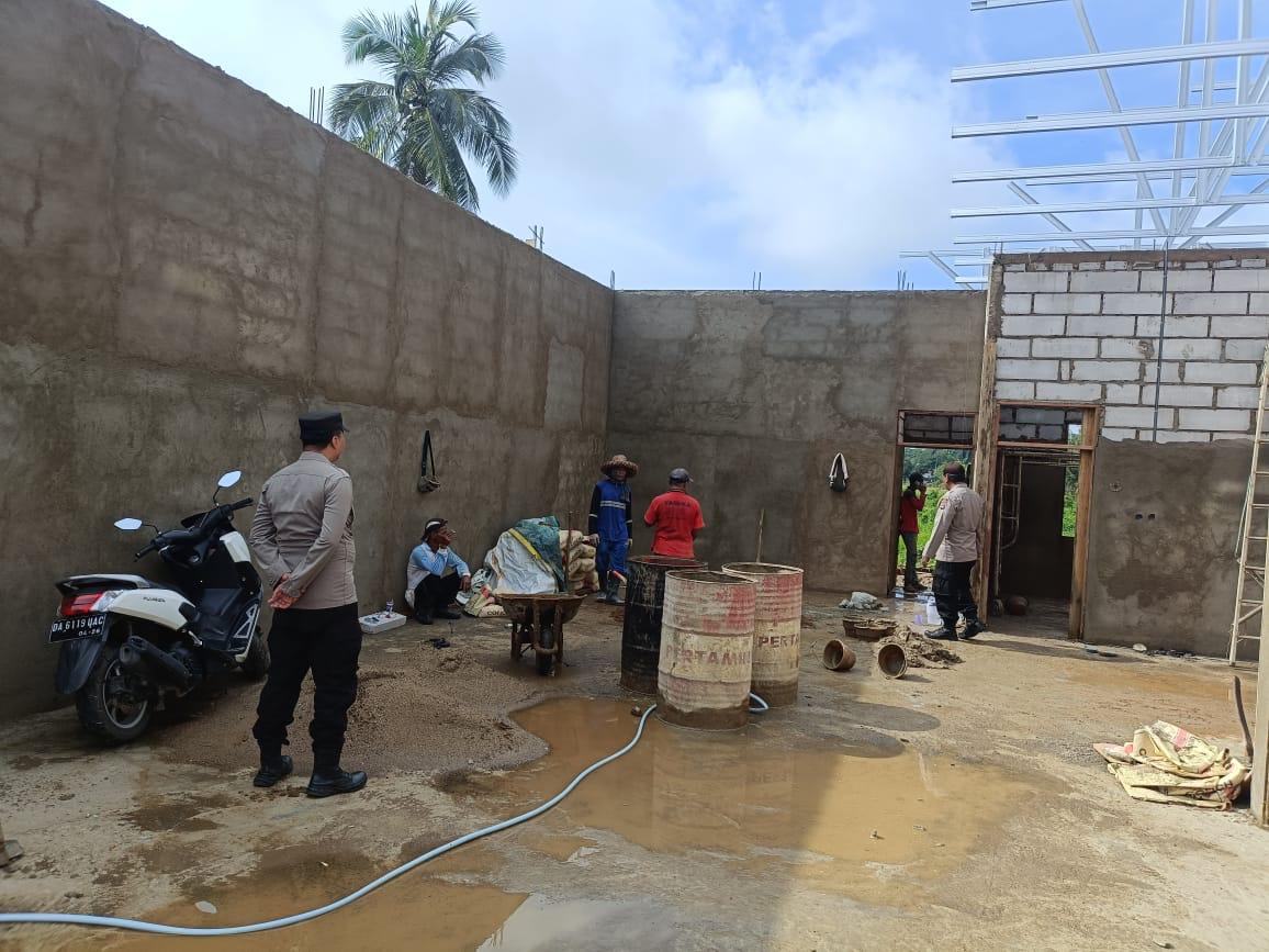 Pengecekan Progres Pembangunan Kantor SPPG Desa Rantau Bujur oleh Polsek Banjang, Kapolres HSU Tegaskan Dukungan Penuh Program Makanan Bergizi Gratis