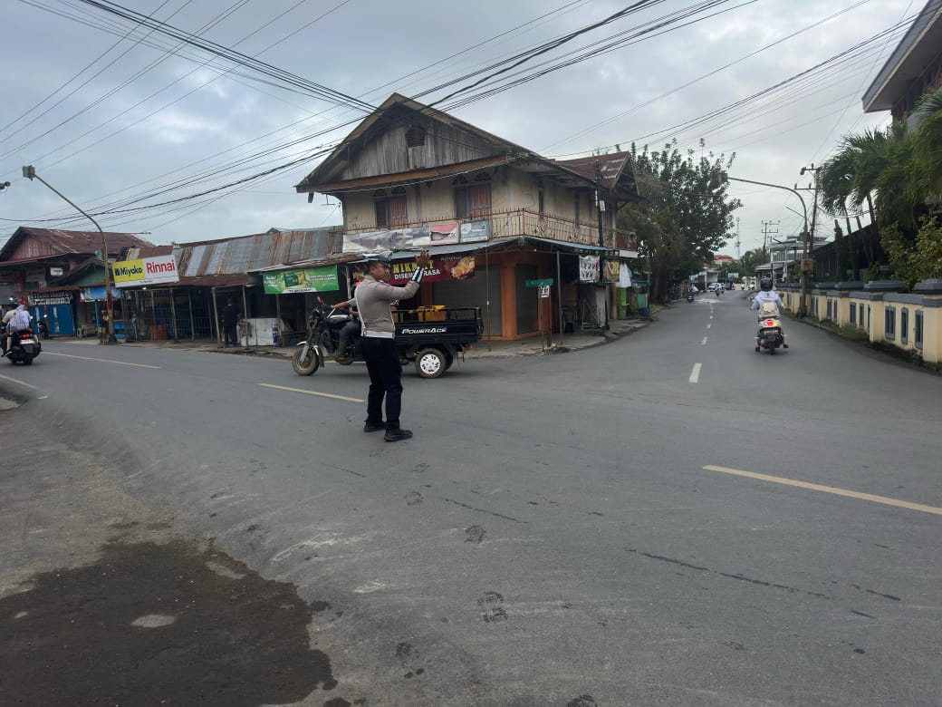 Apel Pagi Satlantas HSU Giatkan Pengamanan dan Pengaturan Lalu Lintas Menuju Situasi Kamseltibcar yang Kondusif
