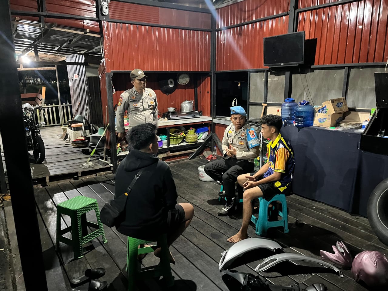 Polsek Amuntai Tengah Gelar Patroli Dialogis dan Pembinaan Satkamling untuk Ciptakan Keamanan Wilayah