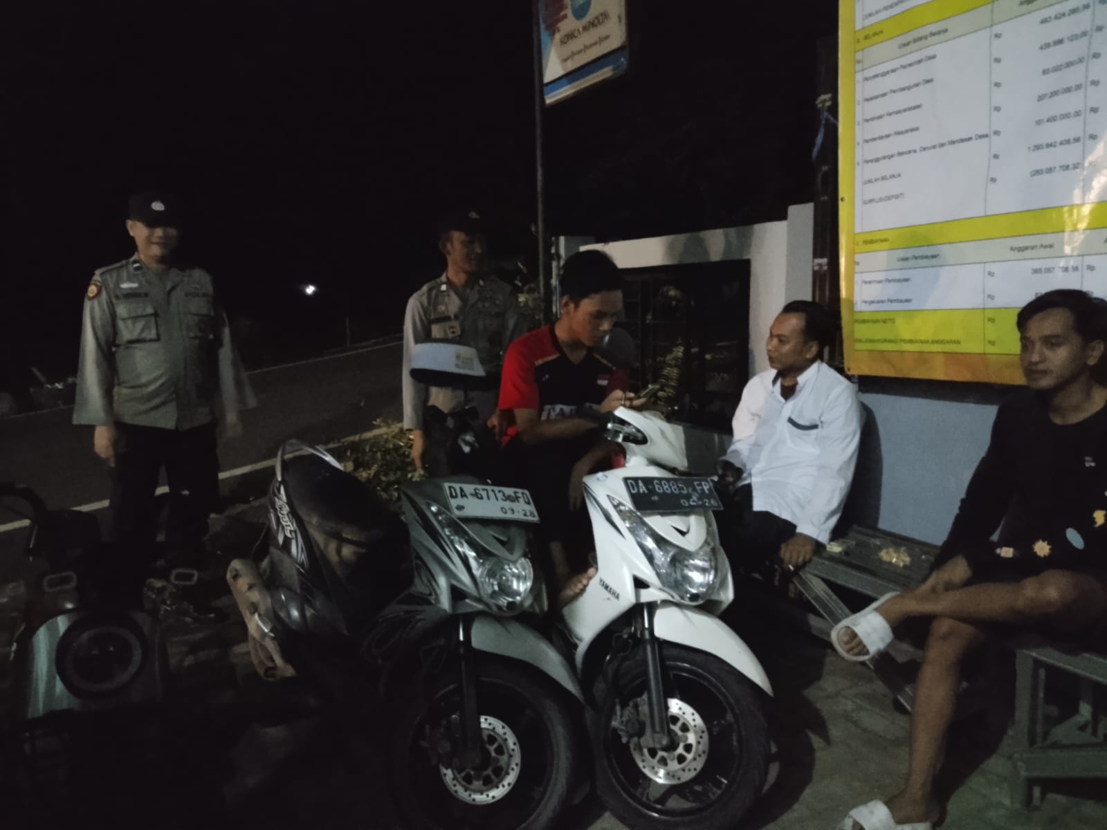 Polsek Amuntai Selatan Gelar Patroli Dialogis Malam Hari di Desa Teluk Sari untuk Jaga Kondusifitas Kamtibmas
