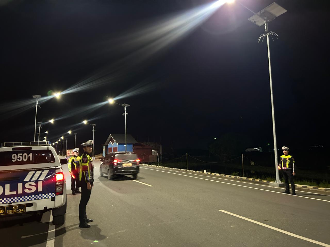 Sat Lantas Polres HSU Gelar Patroli dan Pengamanan Lalu Lintas Malam Hari Demi Wujudkan Kamseltibcarlantas yang Kondusif
