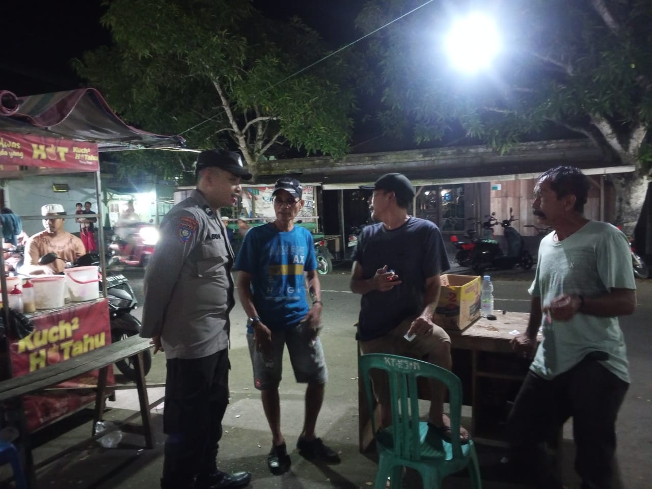Polsek Babirik Gelar Patroli Dialogis dan Sambang Malam Hari untuk Wujudkan Kamtibmas Kondusif di Wilayah Hukumnya