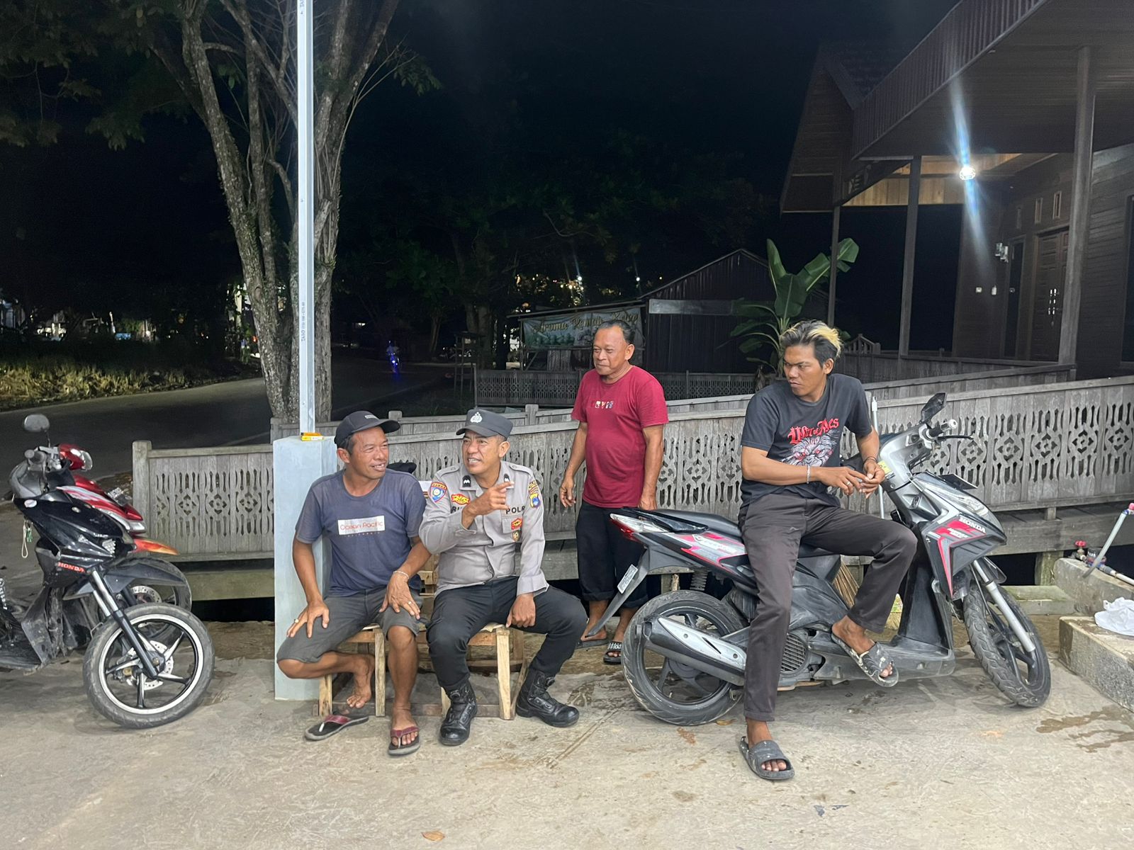 Polsek Amuntai Tengah Gencarkan Patroli Malam di Area Pasar dan Objek Vital Demi Wujudkan Situasi Aman dan Kondusif