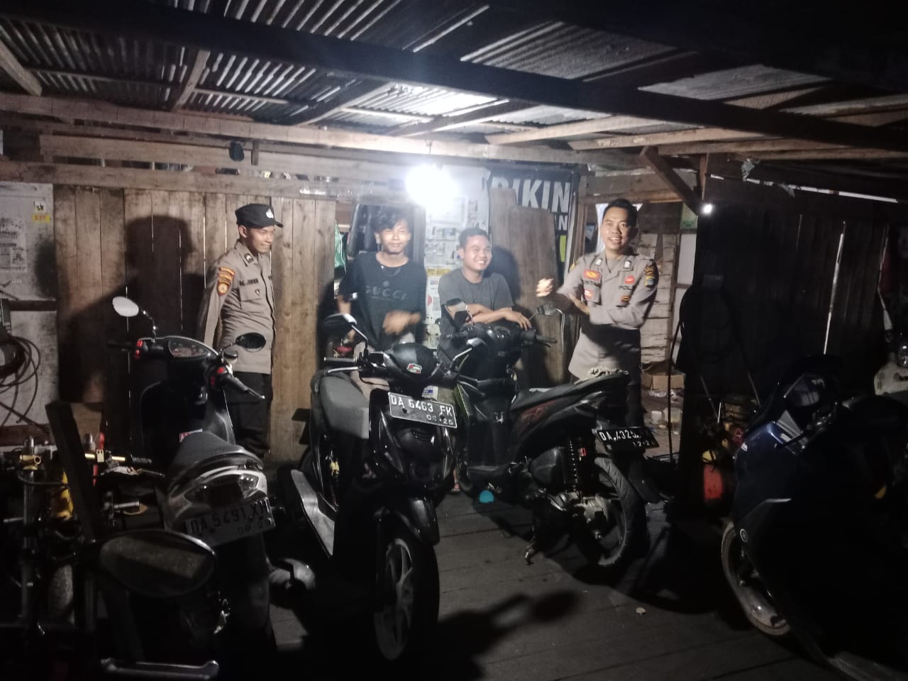 Polsek Babirik Laksanakan Patroli Dialogis dan Sambang Malam Hari untuk Ciptakan Rasa Aman di Wilayah Hukum Polres HSU