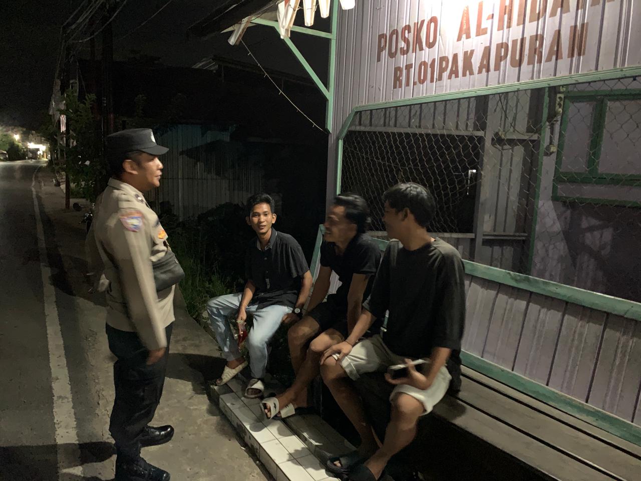 Polsek Amuntai Utara Laksanakan Patroli Dialogis Malam Hari Dukung Program “D. Beyond Trust” untuk Wujudkan Kamtibmas Kondusif