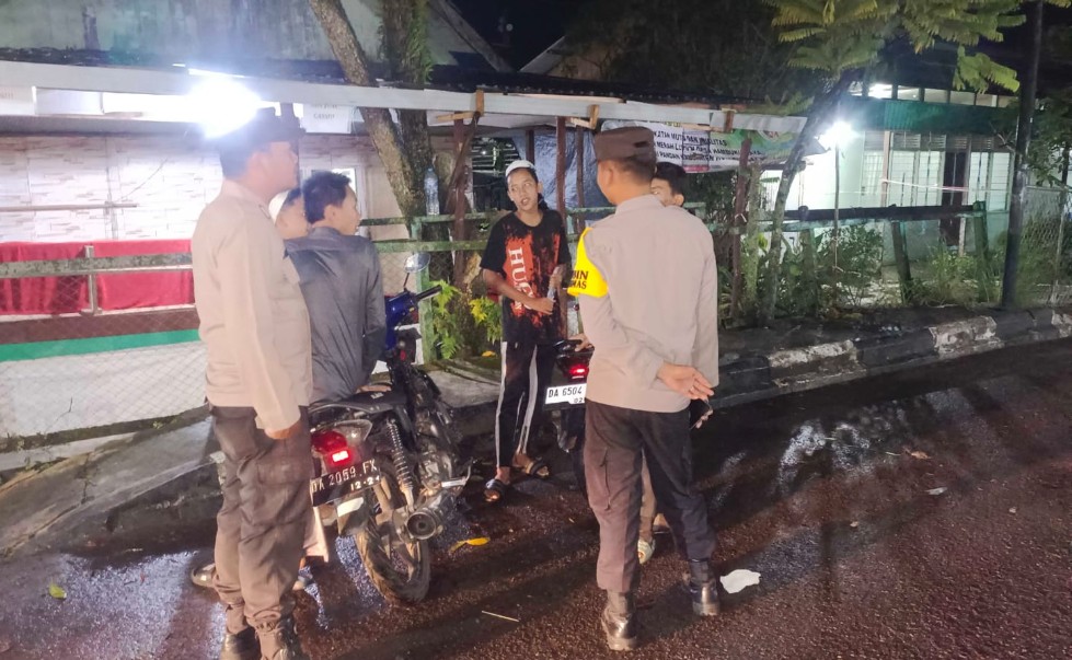 Polsek Amuntai Tengah Laksanakan Patroli Dialogis dan Sambang untuk Wujudkan Kamtibmas Kondusif