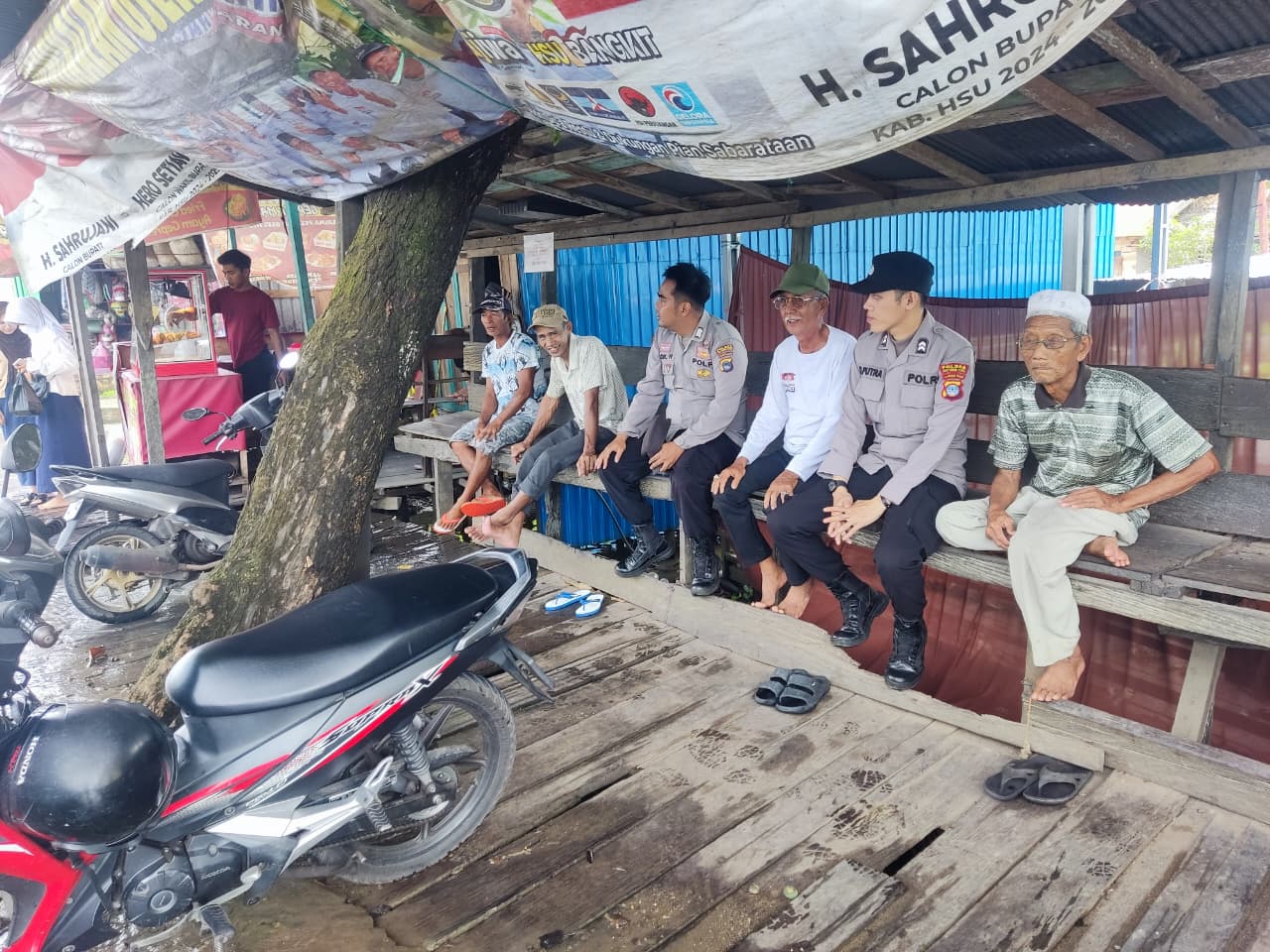 Polsek Amuntai Tengah Gencarkan Patroli Dialogis dan Sambang di Pasar Senin Demi Ciptakan Kamtibmas Kondusif